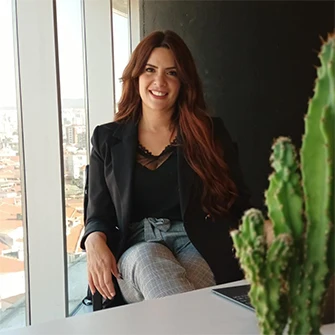 https://www.clinicafera.com/wp-content/uploads/2023/06/ana-paula-1a.webp