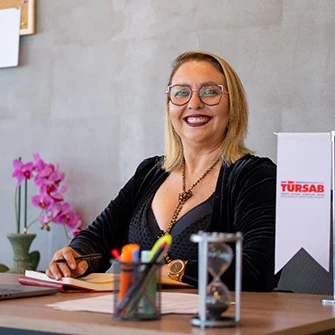 https://www.clinicafera.com/wp-content/uploads/2023/06/joanna-carvalho.webp